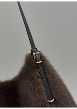 Carica l&#39;immagine nel visualizzatore di Gallery, BORSA TOTE REVERSIBILE IN PELLICCIA ECOLOGICA CON TRACOLLE REGOLABILI
