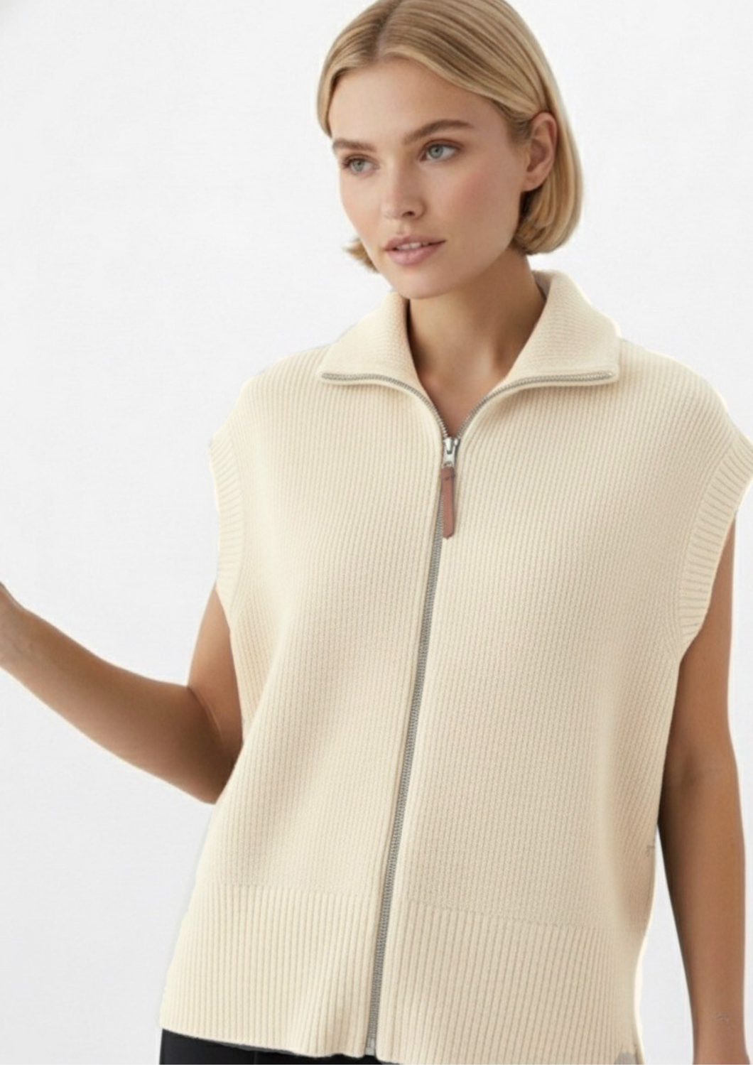 Gilet Minimalista in Maglia Beige con Zip