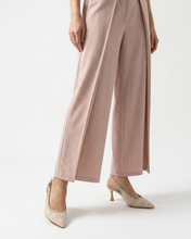 Carica l'immagine nel visualizzatore di Gallery, Décolleté Slingback Eleganti con Tomaia in Pizzo Floreale e Sottopiede in Vera Pelle
