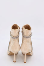 Carica l&#39;immagine nel visualizzatore di Gallery, Stivaletti scamosciati eleganti alla caviglia con laccio di cristallo

