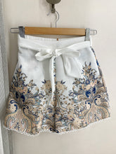 Carica l&#39;immagine nel visualizzatore di Gallery, Pantaloncino elegante in cottone con motivo a fiore
