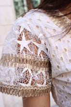Carica l&#39;immagine nel visualizzatore di Gallery, Vestito corto 100% cottone con lavorato di stelle in uncinetto

