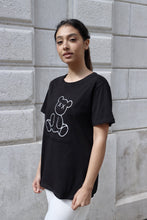 Carica l&#39;immagine nel visualizzatore di Gallery, T-shirt orsetto con scritta 3D davanti
