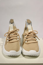 Carica l&#39;immagine nel visualizzatore di Gallery, Sneakers beige con base in tessuto elastico e suola di gommata

