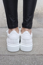 Carica l&#39;immagine nel visualizzatore di Gallery, Sneakers in ecopelle all white
